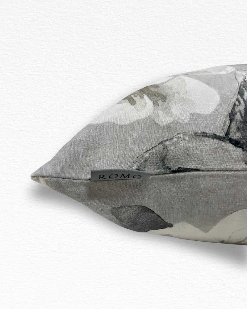 Romo, Oriana - Printed Linen Includes Feather Inner