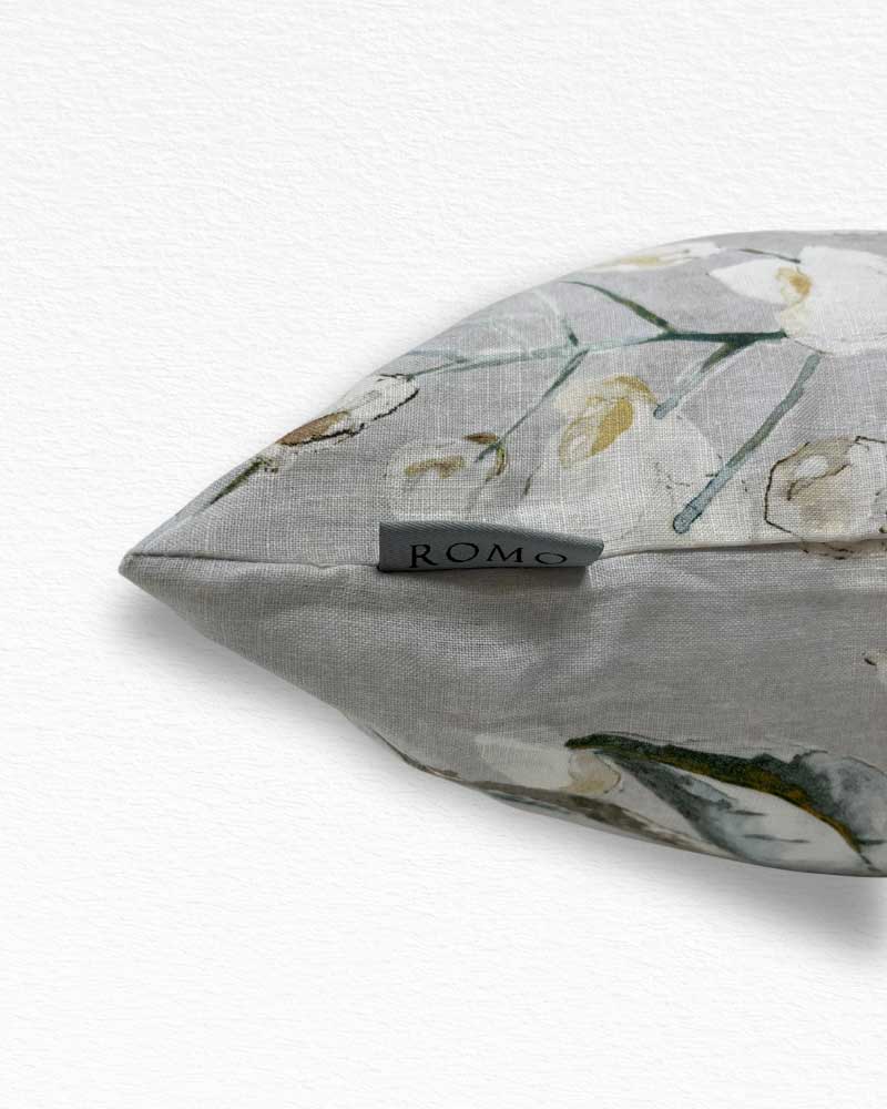 Romo, Mysteria Includes Feather Inner